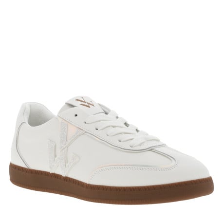 Tennis blanches à talon plat et à lacets plats blancs avec monogrammes en relief