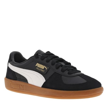 Tennis en cuir noires à semelle marron avec lacets plats et logo blanc et doré
