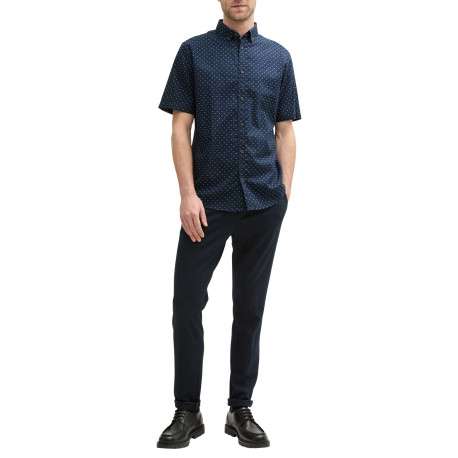 Chemise marine à pois blancs avec coupe regular fit et col boutonné - Image 2