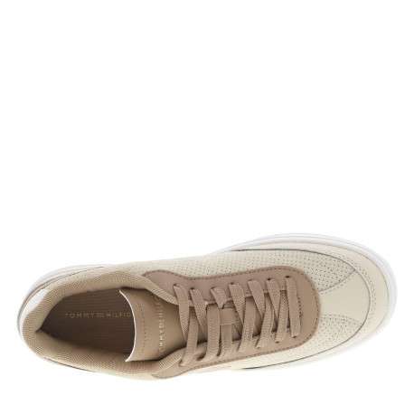 Tennis en cuir beige à talon plat et à lacets plats avec monogramme brodé - Image 4