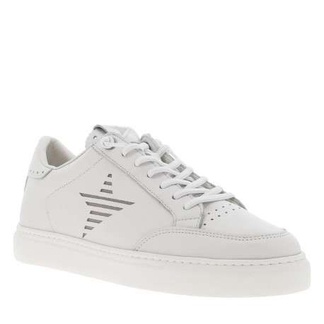 Tennis en cuir blanches plates et à lacets élastiqués avec trous d'aérations - Image 3