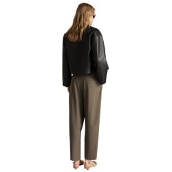 Chino kaki uni avec une coupe droite et des passants pour ceinture 