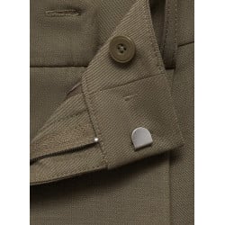 Chino kaki uni avec une coupe droite et des passants pour ceinture 