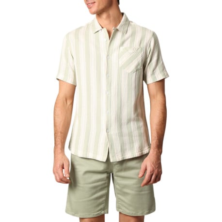 Chemise en coton verte rayée avec une coupe droite et un col français