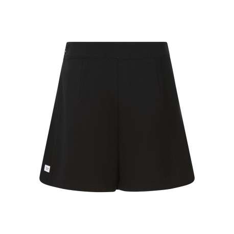 Jupe-short noire unie avec une coupe droite et des plis plats à l'avant - Image 2