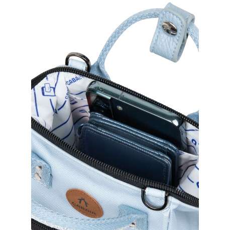 Sac à bandoulière ciel uni avec nom iconique sur le devant et une pochette - Image 8
