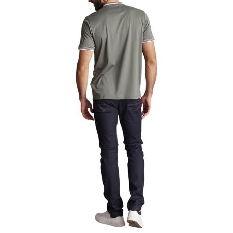 T-shirt en lin vert uni avec une coupe droite et un col boutonné - Image 3