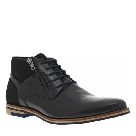 Bottines en cuir noires à bout droit avec un talon décroché bas