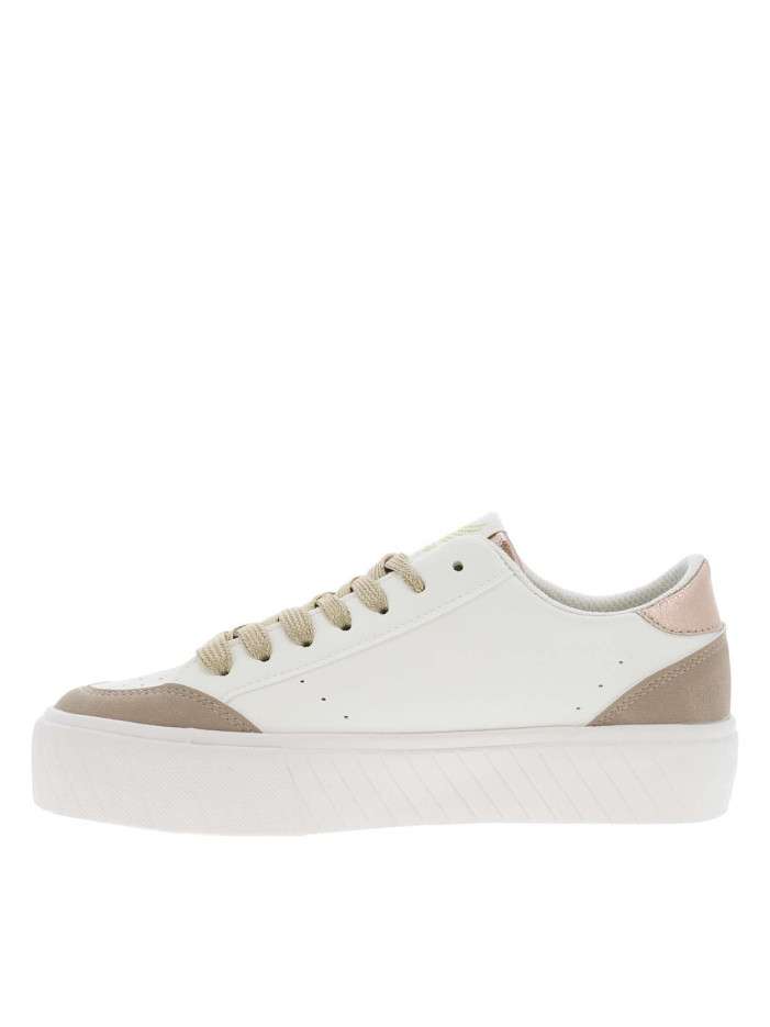 Tennis blanches avec des...