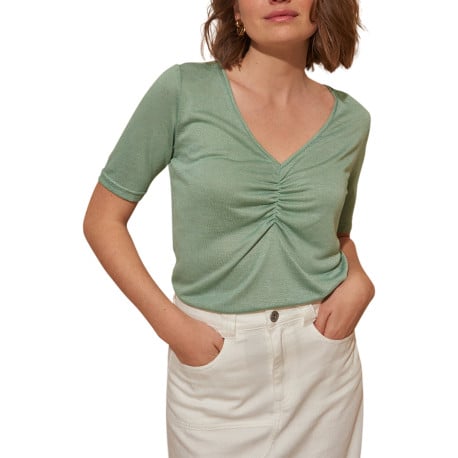 T-shirt vert uni avec un col v à coupe droite et à manches courtes