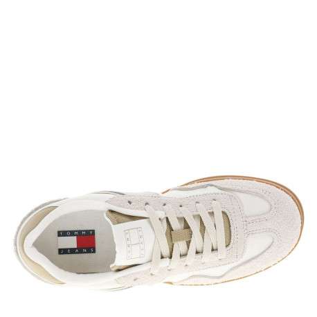 Tennis en cuir écrues à empiècements en daim et à lacets plats - Image 4