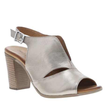 Sandales en cuir champagne satinées à boucle à ardillon et à talon décroché haut