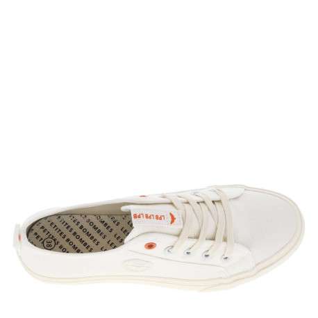 Tennis en toile basses ivoires avec un patch logo sur le côté et à lacets plats - Image 4