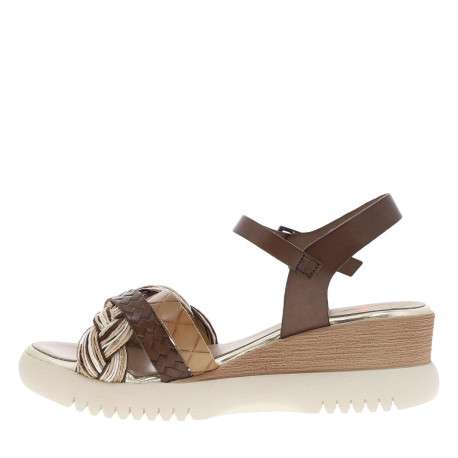 Nu-pieds en cuir moka à talon compensé avec boucle à ardillon