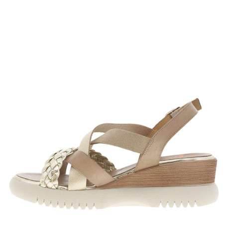 Nu-pieds en cuir taupe à talon compensé avec semelle crantée et lanières dorées