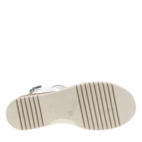Nu-pieds en cuir blancs à semelle beige avec talon compensé et détails argentés - Image 5