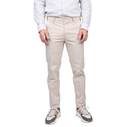 Pantalon chino en coton écru uni avec une coupe droite et des poches