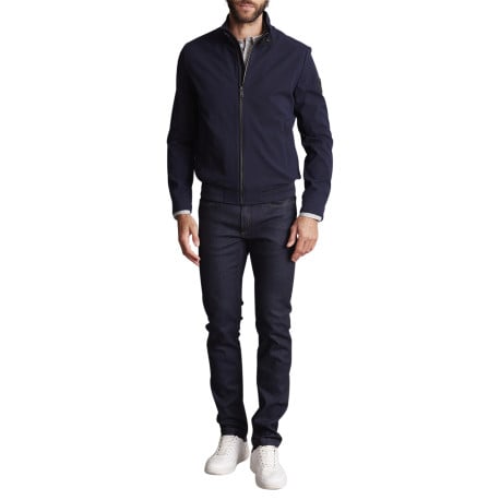 Blouson bleu marine uni à coupe ajustée avec un patch noir sur la manche