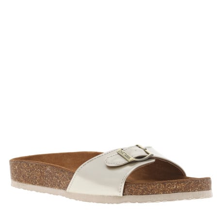 Mules or vernies avec une sangle à boucle à ardillon et à semelle plate