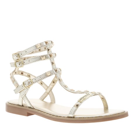 Sandales en cuir or satinées avec des clous et à talon décroché bas