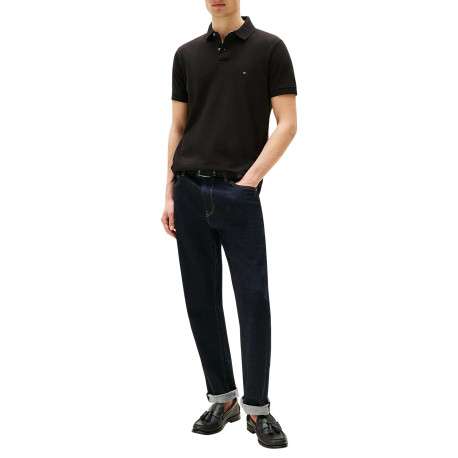 Polo en coton noir uni à coupe regular fit avec le logo brodé en petit - Image 3