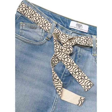 Short 5 poches en coton stone uni à coupe droite avec un patch d'authenticité - Image 3