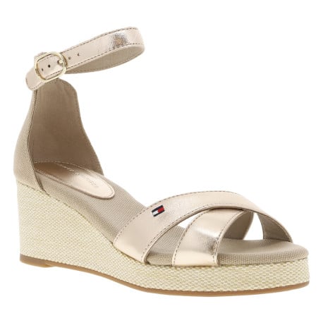 Sandales or roses à talon compensé et à boucle à ardillon à la cheville