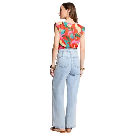 Top sans manches rouge à motifs multicolores avec un col v resserré - Image 2