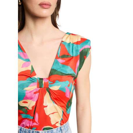 Top sans manches rouge à motifs multicolores avec un col v resserré - Image 3