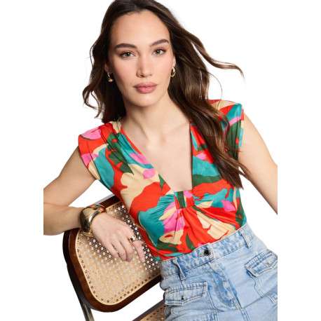 Top sans manches rouge à motifs multicolores avec un col v resserré - Image 4