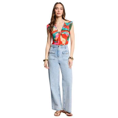 Top sans manches rouge à motifs multicolores avec un col v resserré - Image 5