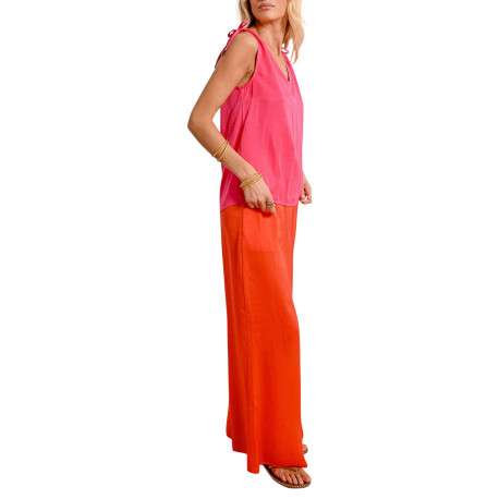 Top de couleur rose uni avec une coupe droite un col v et sans manches - Image 2