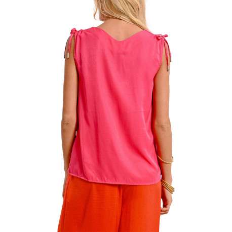 Top de couleur rose uni avec une coupe droite un col v et sans manches - Image 9