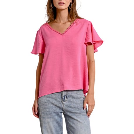 Top rose manches courtes uni avec une coupe droite et un col v
