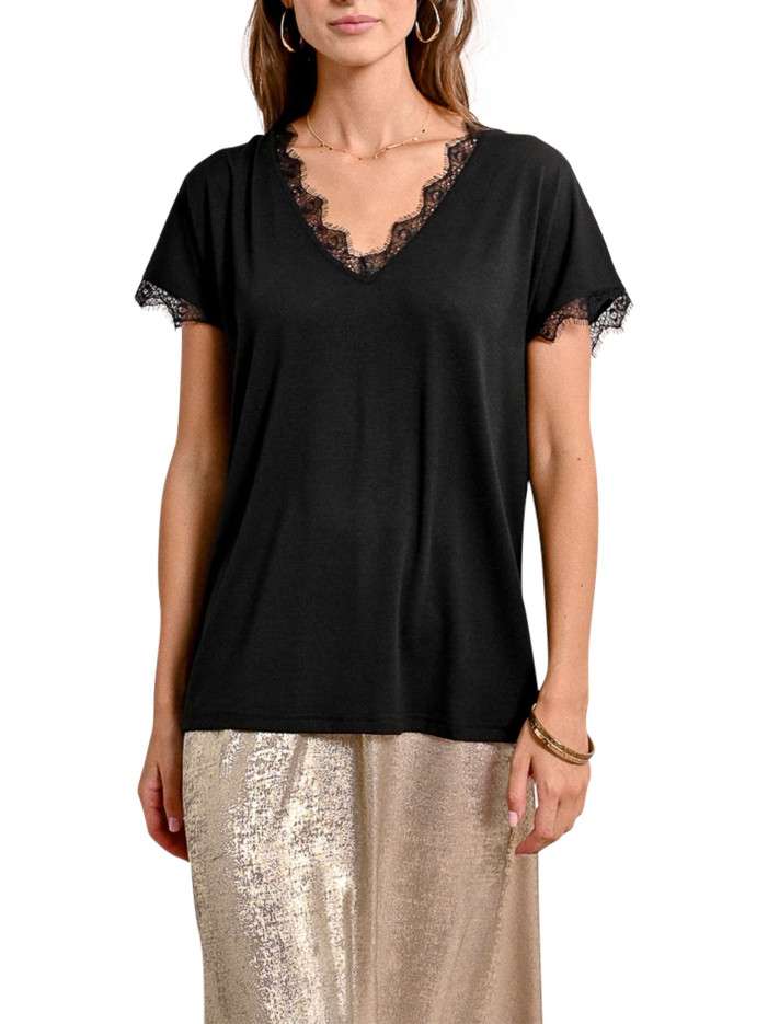 T-shirt noir uni avec une...