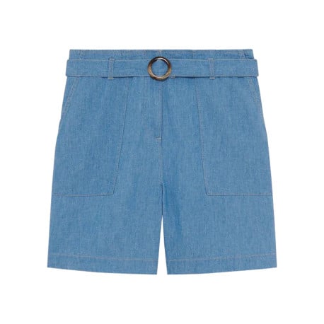Short chino long bleu ciel uni avec une coupe fluide et une ceinture à la taille
