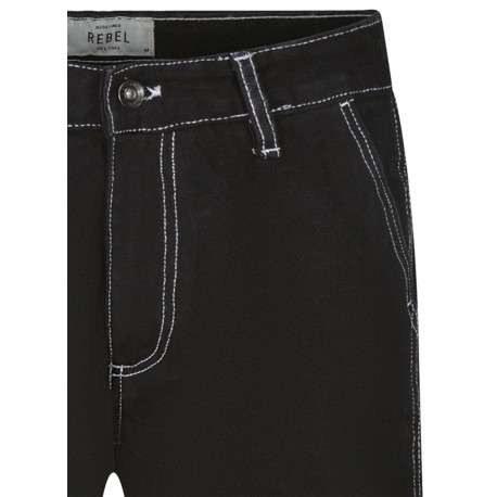 Short 5 poches en coton noir uni avec une coupe droite et des passants - Image 3