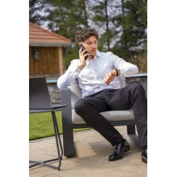 Chino en coton noir uni avec une coupe slim et un aspect satiné