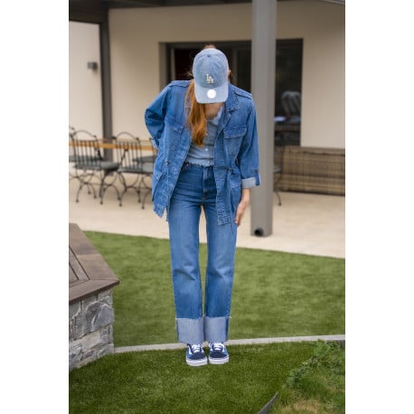 Jean en coton bleu légèrement délavé à coupe regular fit avec des revers - Image 2