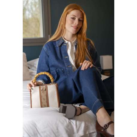 Jean en coton bleu indigo uni à coupe bootcut avec des poches plaquées devant - Image 3