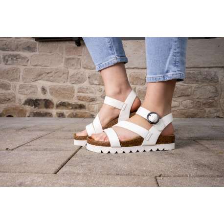 Jean en coton stone avec une coupe droite et des passants pour ceinture