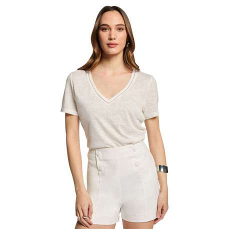 Short blanc uni à coupe droite avec des boutons décoratifs devant - Image 4