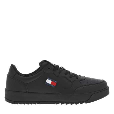 Baskets noires avec une fermeture à lacets et logos de la marque - Image 2