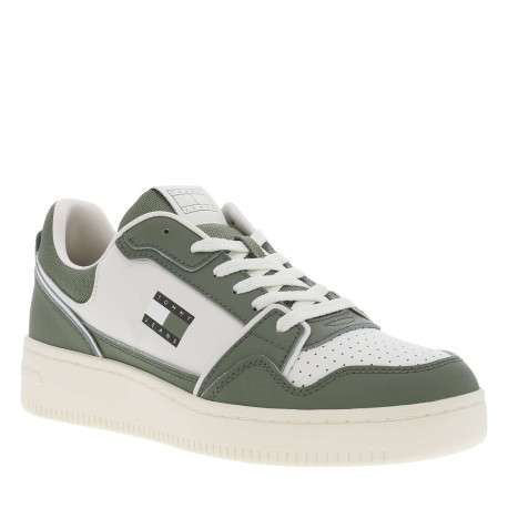 Baskets en cuir sauge avec une fermeture à lacets et logos de la marque - Image 3