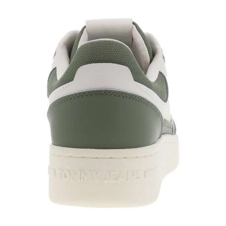 Baskets en cuir sauge avec une fermeture à lacets et logos de la marque - Image 6