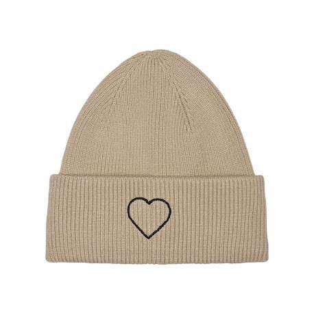Bonnet beige uni avec un cœur brodé à l'avant et un revers sur le bas