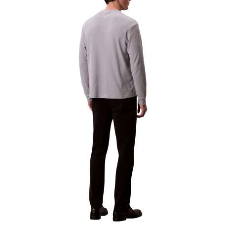 Pull gris clair uni texturé avec un petit patch brodé et à col rond - Image 2