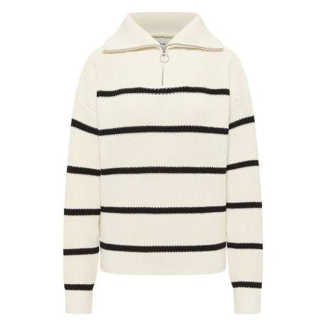 Pull écru avec un motif à rayures et un col camionneur à glissière