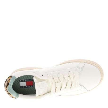Tennis en cuir léopard siglées au nom de la marque avec semelle à talon plat - Image 4