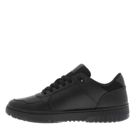Sneakers en cuir noires à lacets avec semelle à talon plat embossé